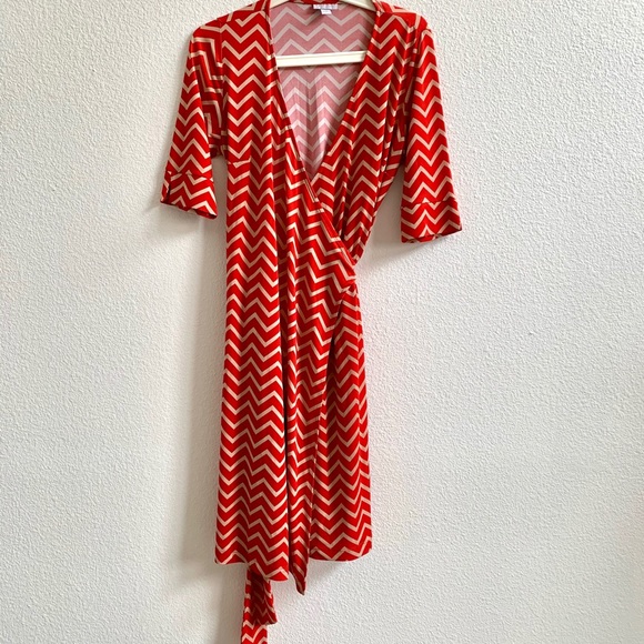 A Pea in the Pod Zig Zag Wrap Dress Sz S Maternity - Picture 2 of 5